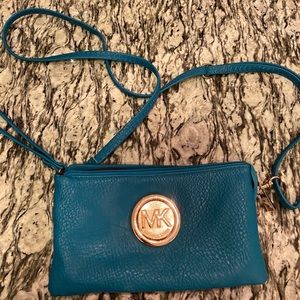 *Not Real*”Michael Kors” Cross Body Bag.
